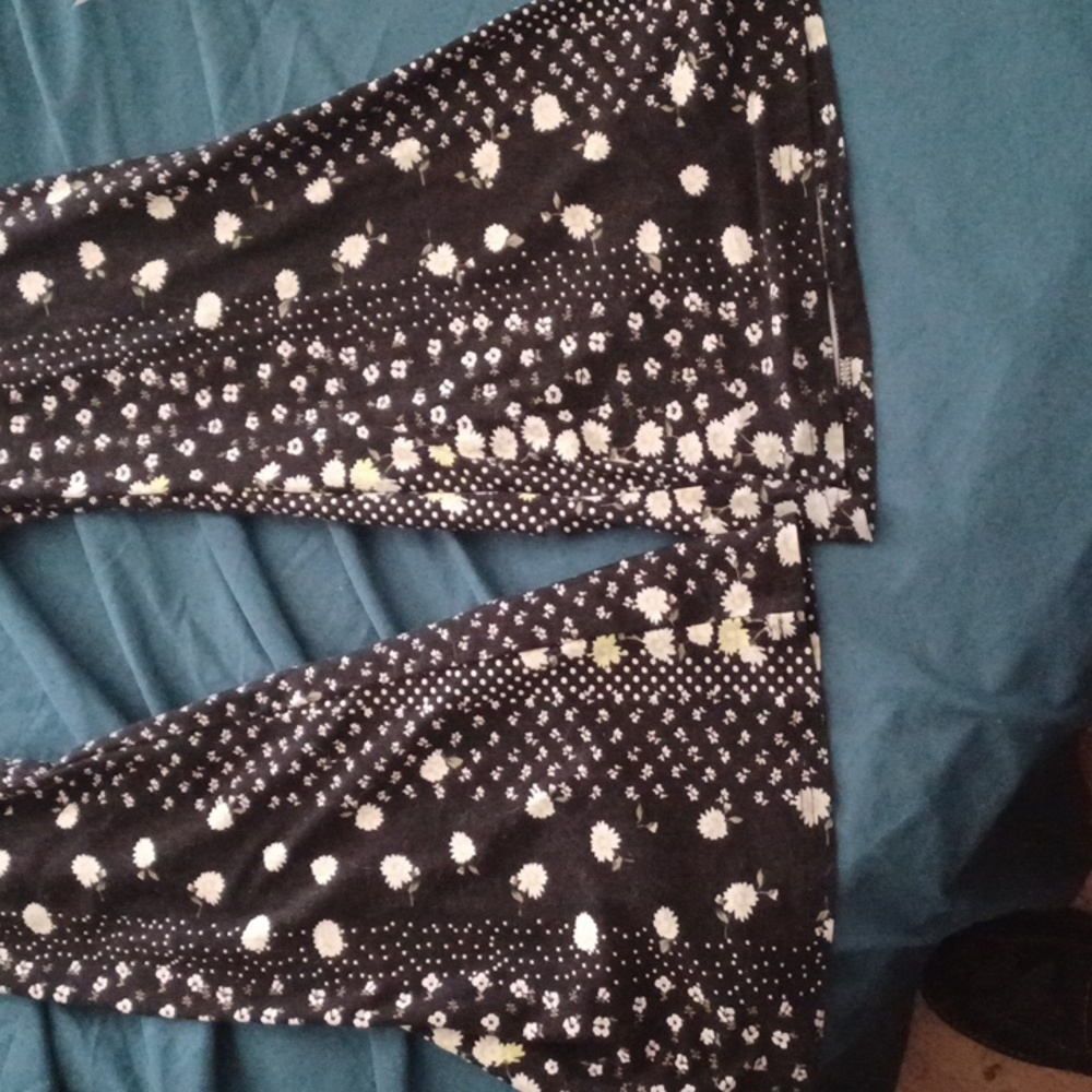 Vintage boho daisy flare leggings